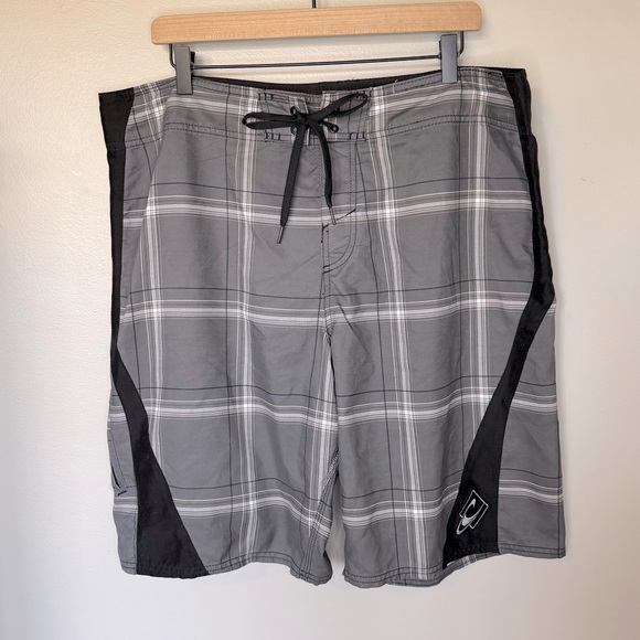 O’NEILL - Board Swim Shorts - Size 38 - Picture 1 of 4